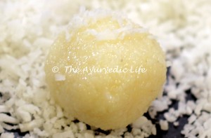 Coconut Laddoo - Coat with Dry Coconut
