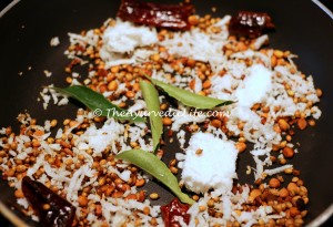 Arachuvitta Sambhar - Coconut