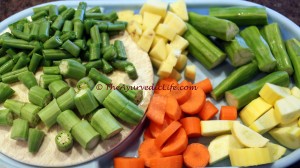 Arachuvitta Sambhar - Veggies