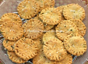 Wheat-Jowar Spiced Crackers